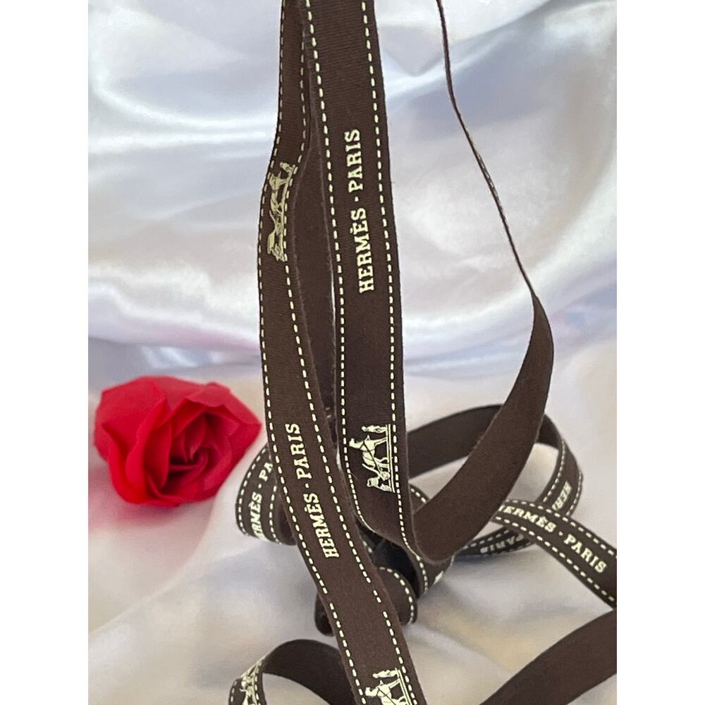 HERMÈS Paris Brown Ribbon Gift Wrapping Signature Embossed Horse And Carriage - Picture 7 of 9